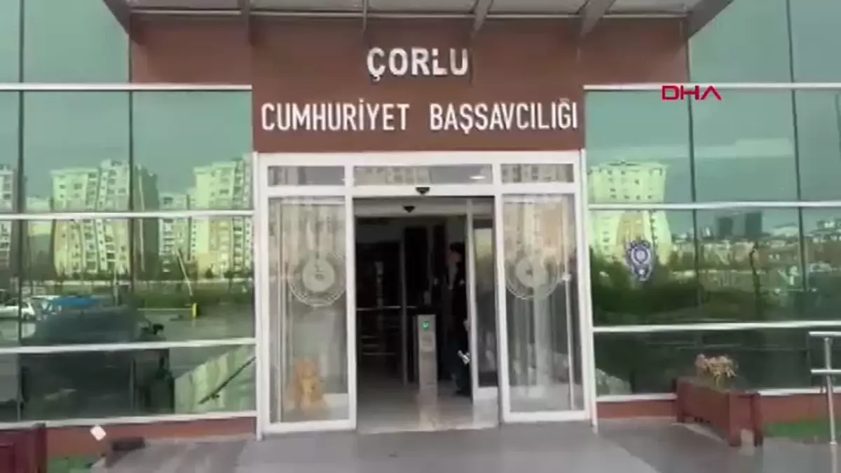 Çorlu\'da Korkunç Cinayet: Eşini Bıçaklayıp Arkadaşını Öldürdü