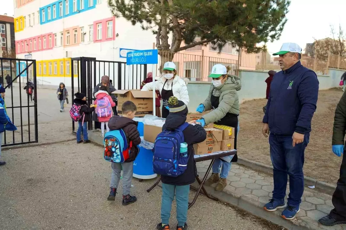 Tepebaşı Belediyesi\'nden İlkokul Öğrencilerine Beslenme Desteği