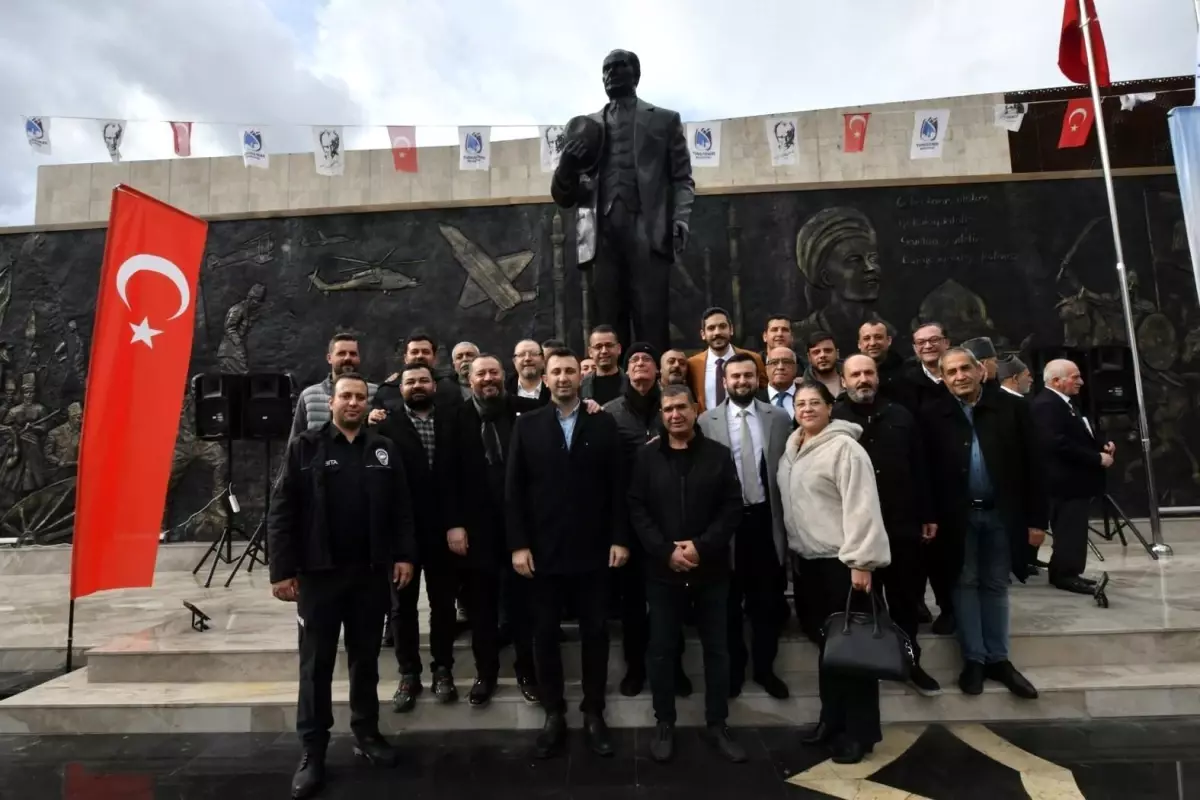 Yunusemre Belediyesi\'nden Atatürk Heykeli Açılışı