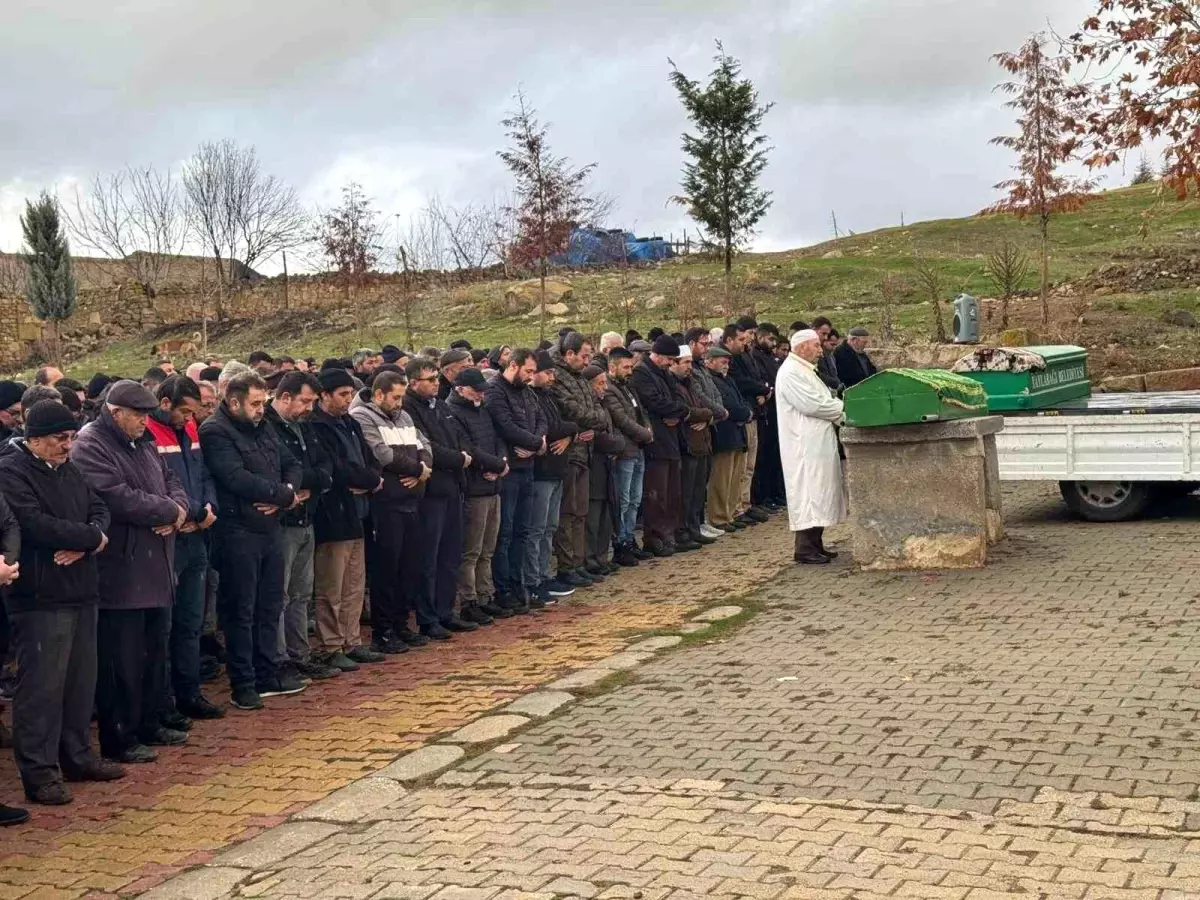 Kazada Hayatını Kaybeden Çift Toprağa Verildi