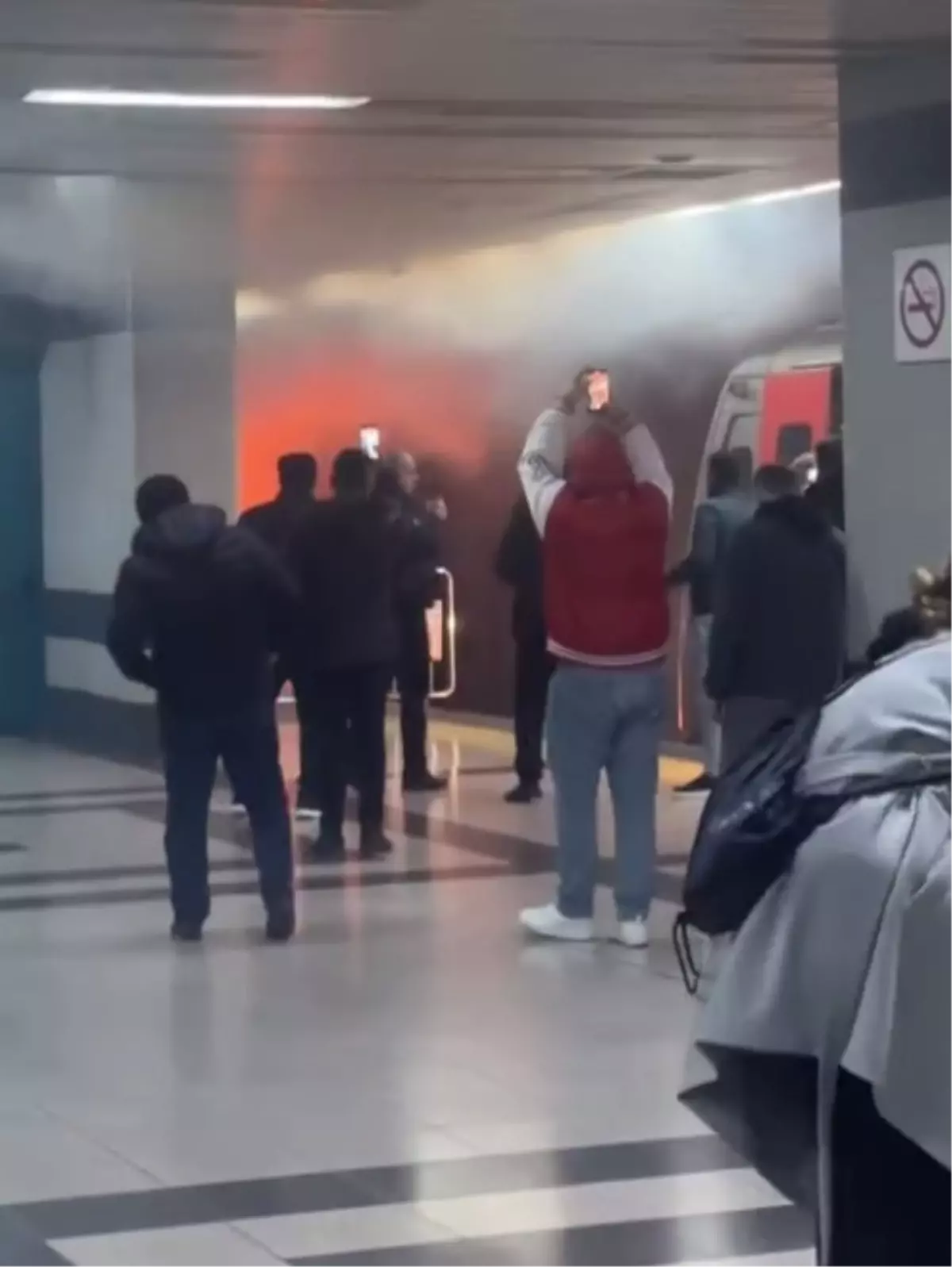 Batıkent Metro İstasyonu\'nda Elektrik Patlaması ve Yangın