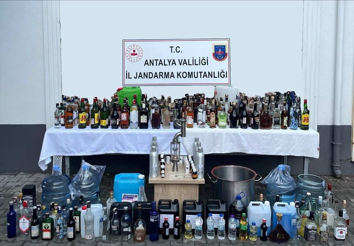 Manavgat\'ta 725 Litre Sahte İçki Ele Geçirildi
