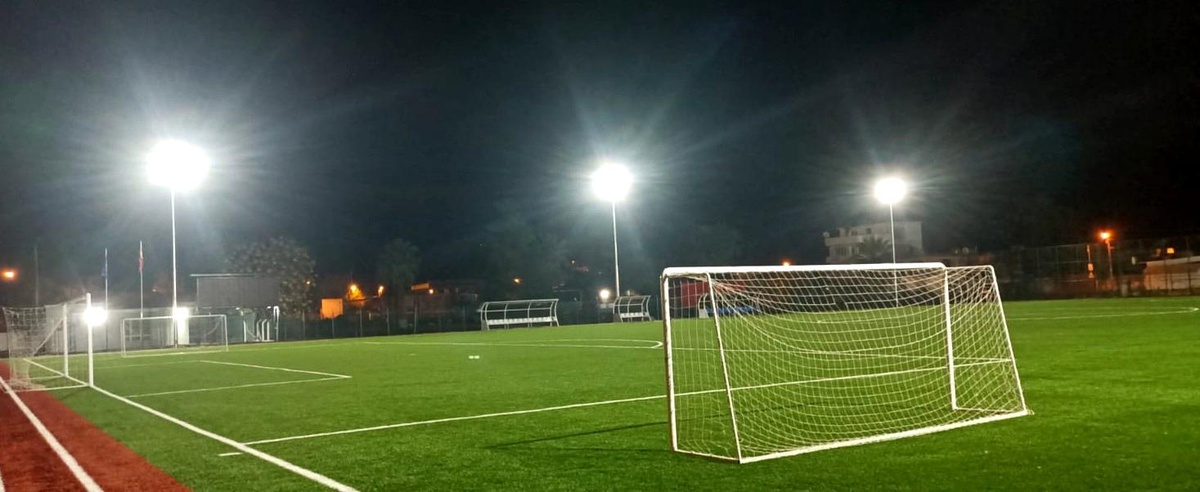 Bıyıklı Futbol Sahası\'nda Aydınlatma Tamamlandı