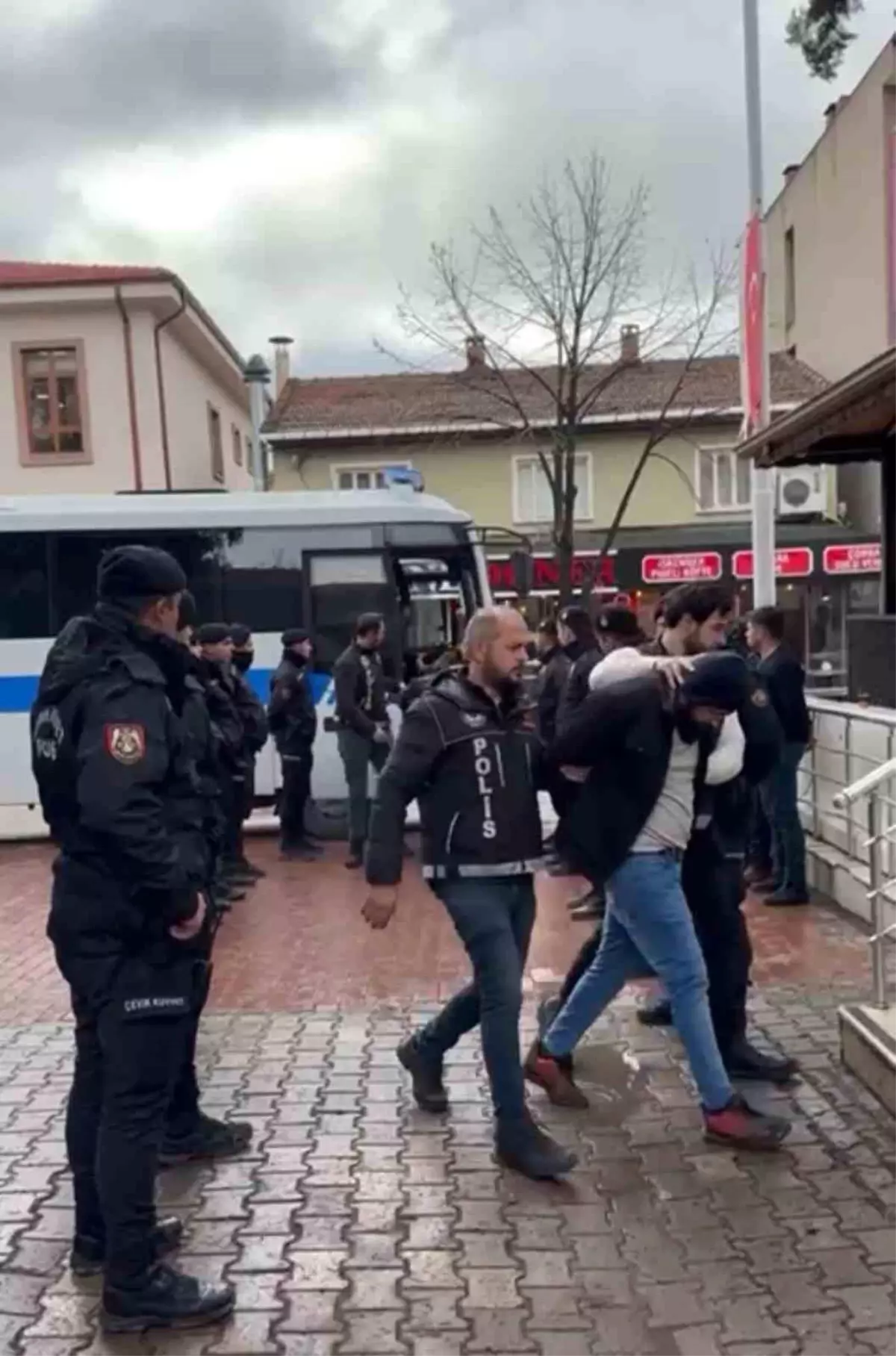 İznik\'te Uyuşturucu Operasyonu: 1 Polis Yaralandı