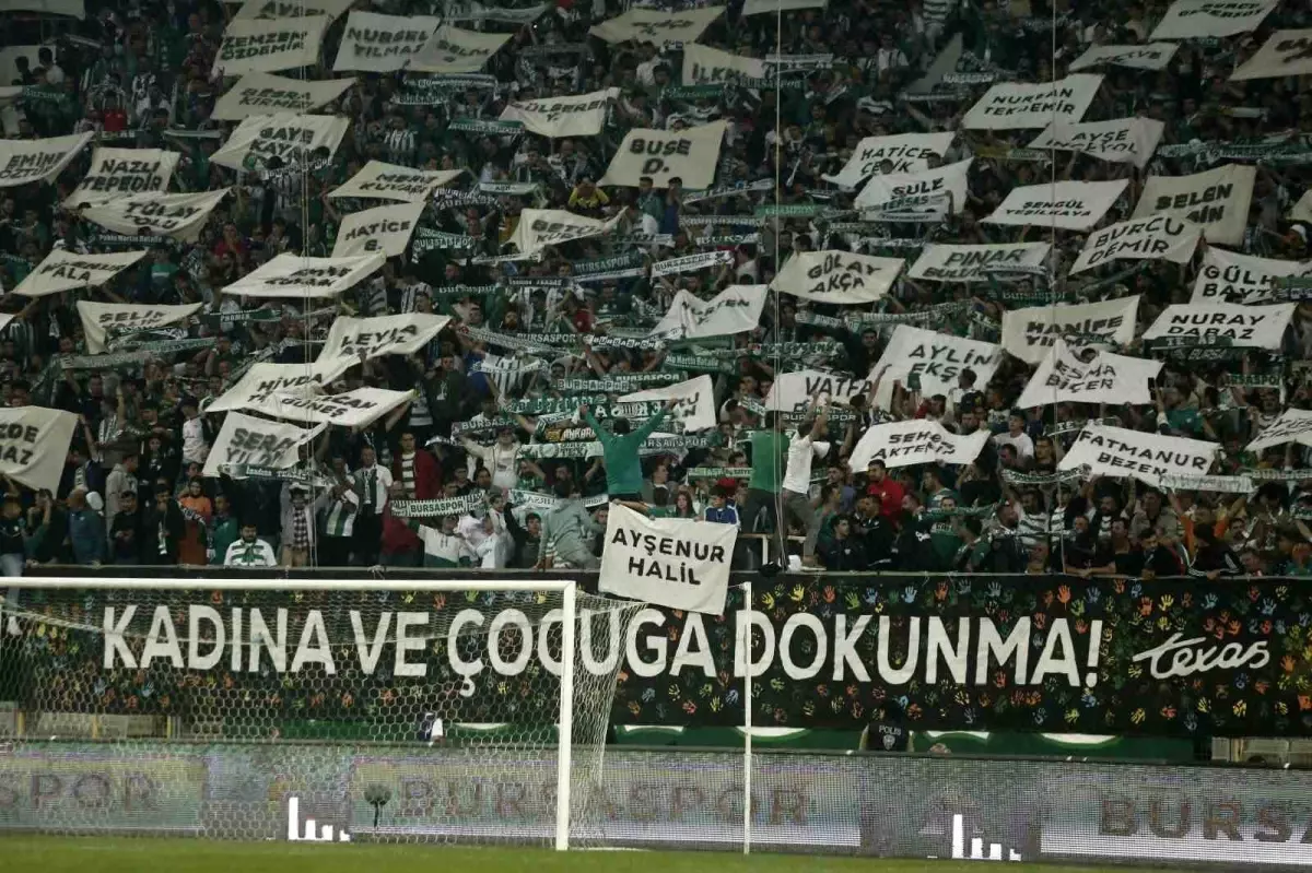 Bursaspor Taraftarından Anlamlı Koreografi