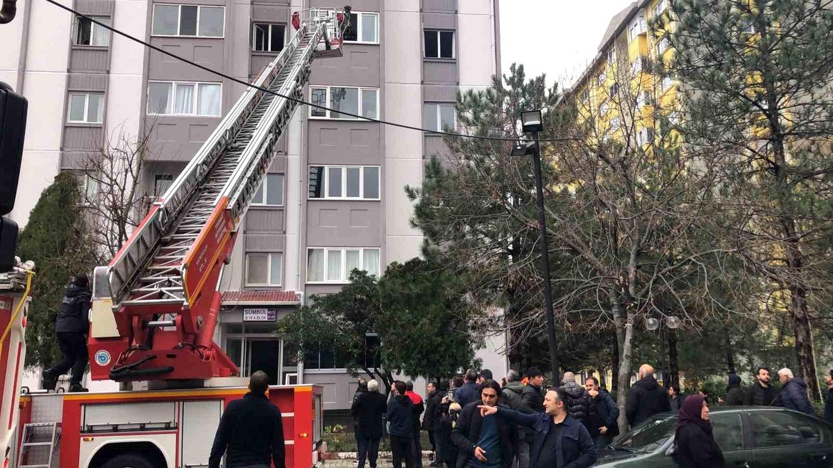 Çorlu\'da Yangın: 14 Yaşındaki Çocuk Ağır Yaralandı