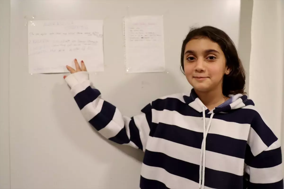 Depremde Ailesini Kaybeden Minanur\'a Teyzesi Sahip Çıktı