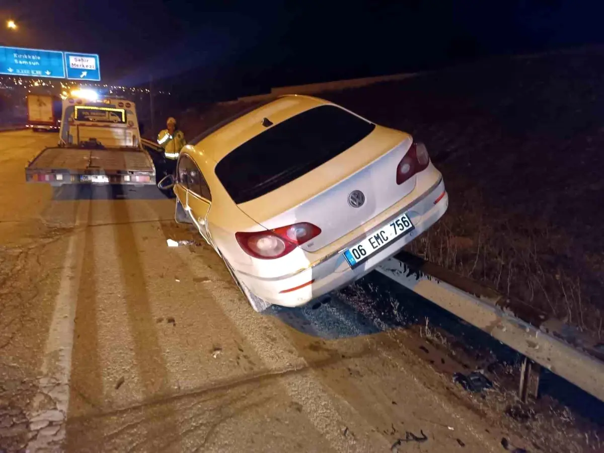 Elmadağ\'da Kontrolden Çıkan Araç Bariyere Çarpıldı