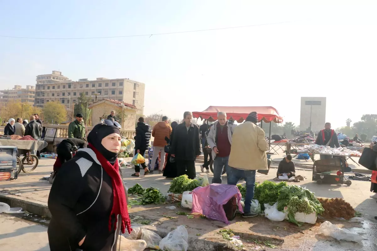 Halep\'te Yeni Dönem: Esad\'ın Afişleri Yırtıldı, Sokaklar Canlandı