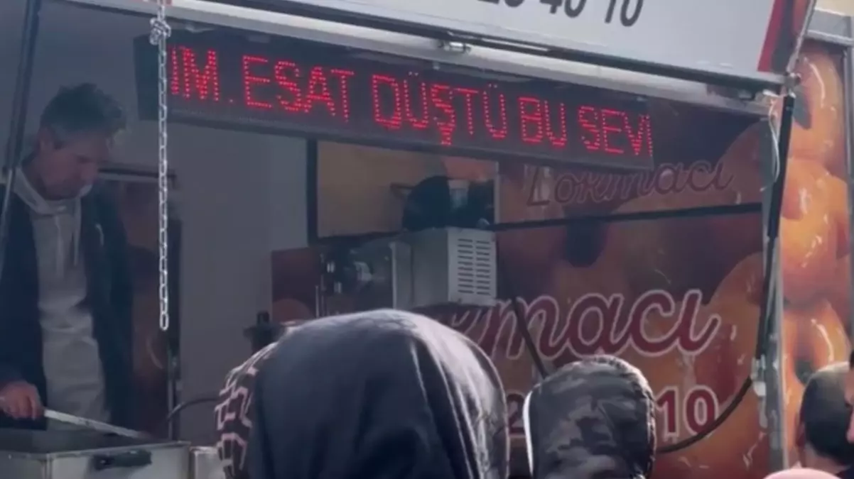 Beyoğlu\'nda Suriyeli esnaf lokma dağıttı