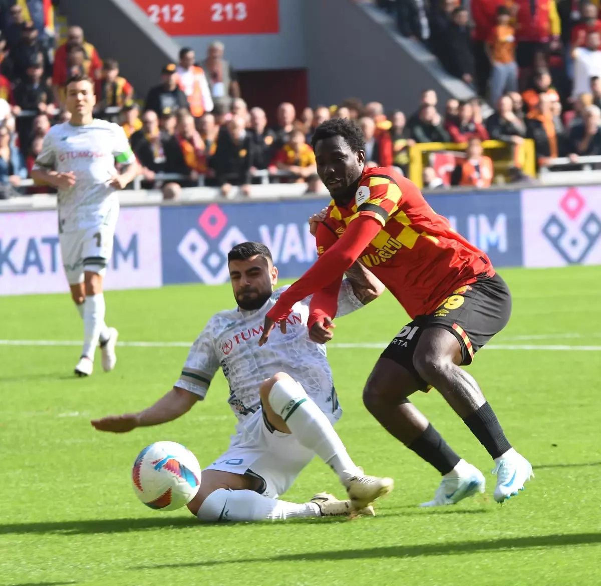 Göztepe\'nin Golcüsü Fofana Sezonu Kapatıyor