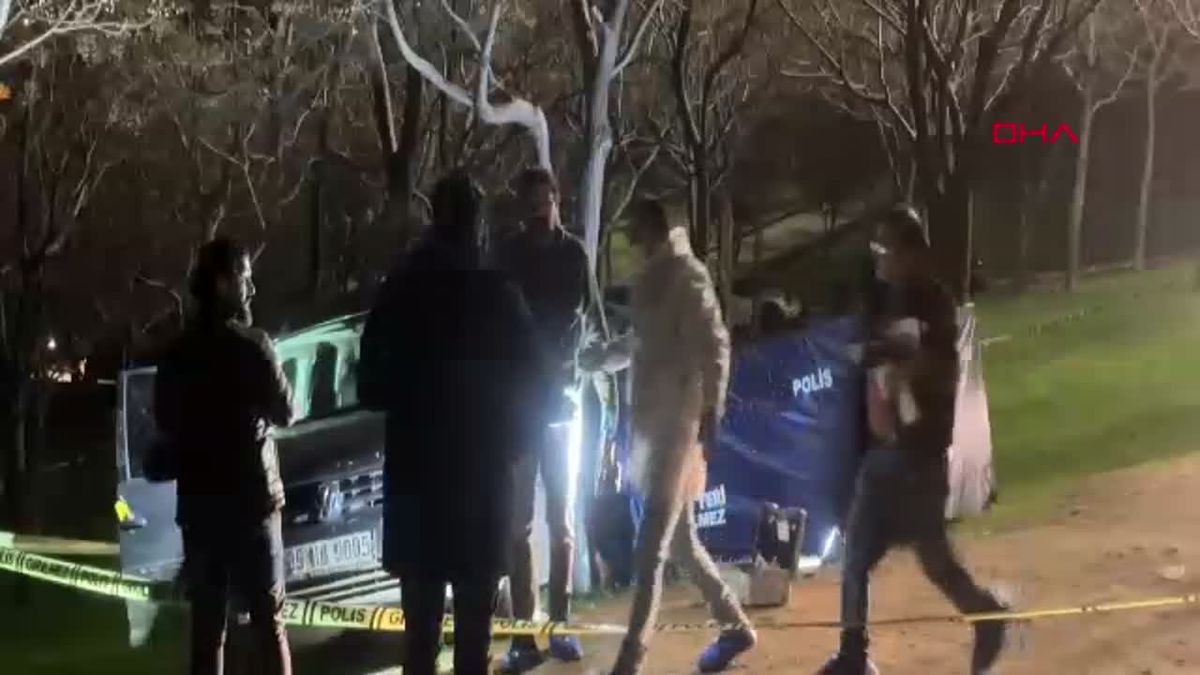 Hafif ticari araçta tartıştığı arkadaşını bıçaklayarak öldürdü