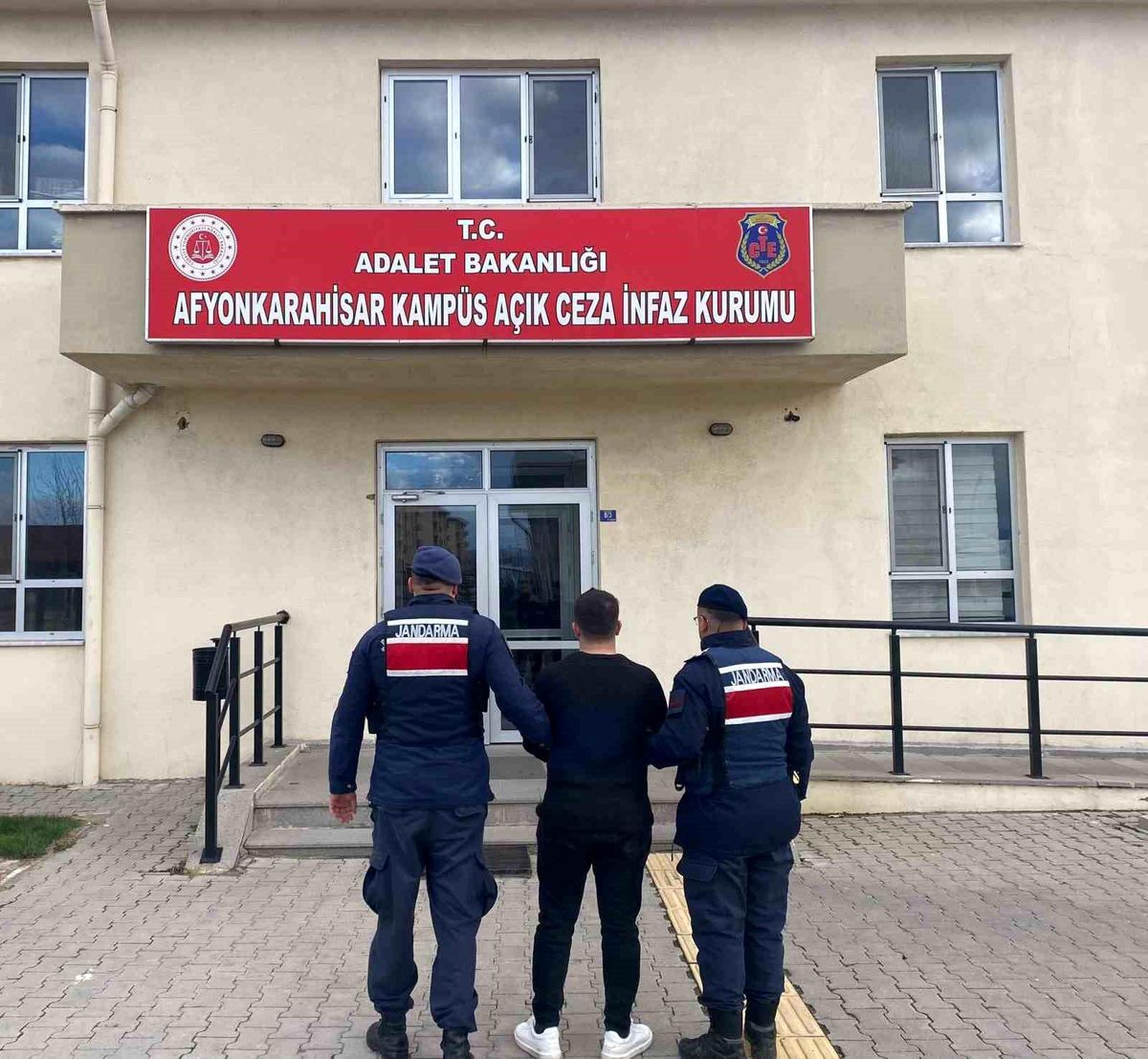 Afyonkarahisar\'da 3 Aranan Şahıs Yakalandı