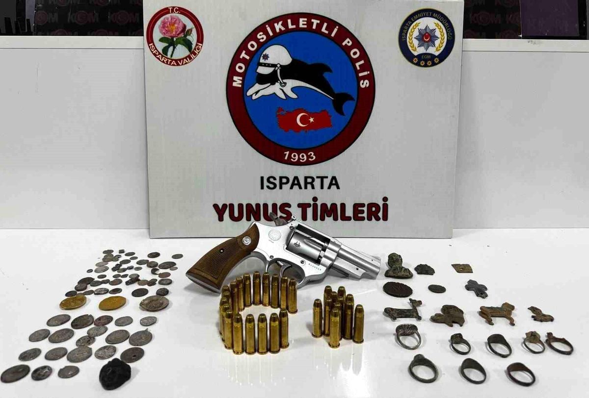 Isparta\'da Tarihi Eser ve Silah Operasyonu