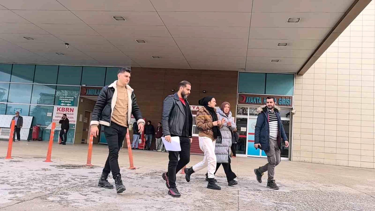 İnegöl\'de Kredi Kartıyla Hırsızlık Yapan İki Kadın Yakalandı