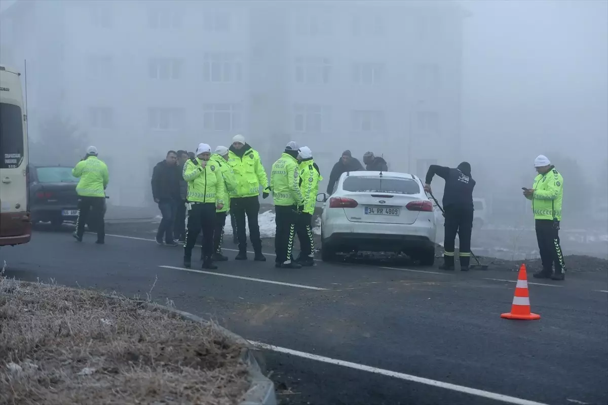 Kars\'ta Sisli Hava Kazaya Sebep Oldu