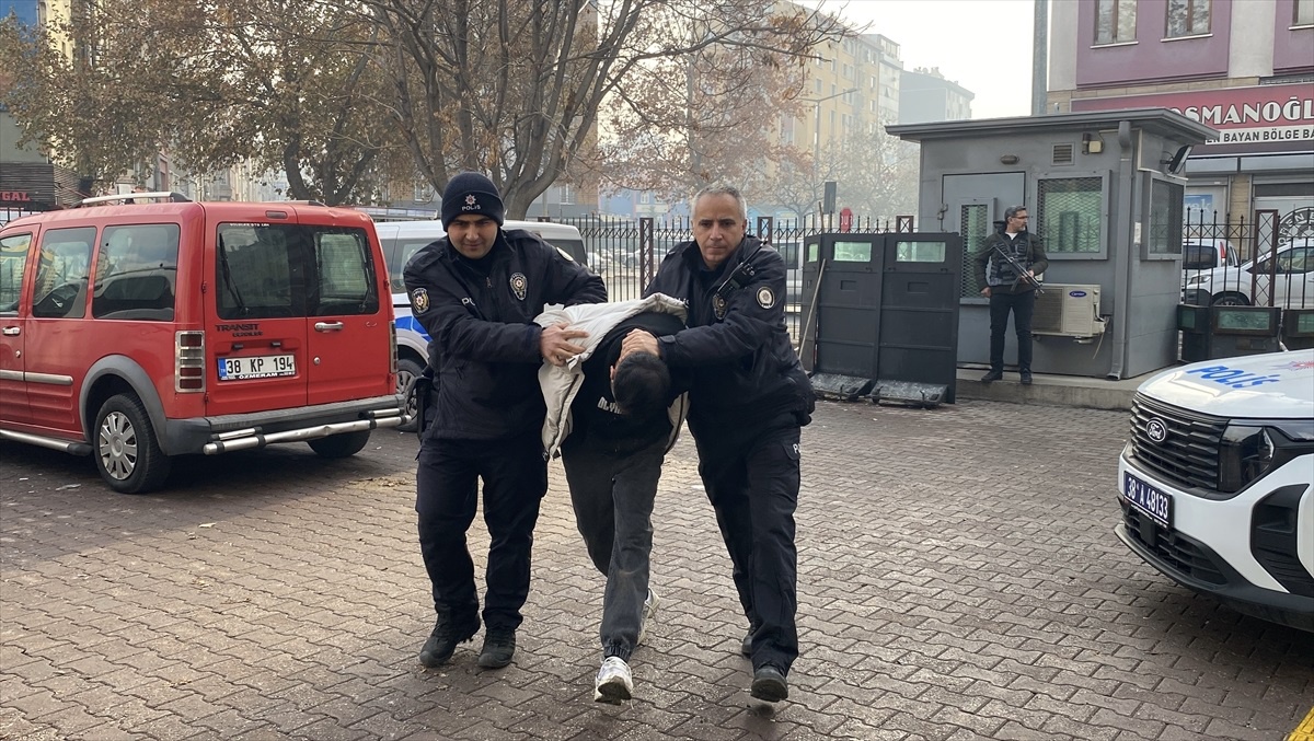 Kayseri\'de Kovalamaca: 2 Şüpheli Yakalandı