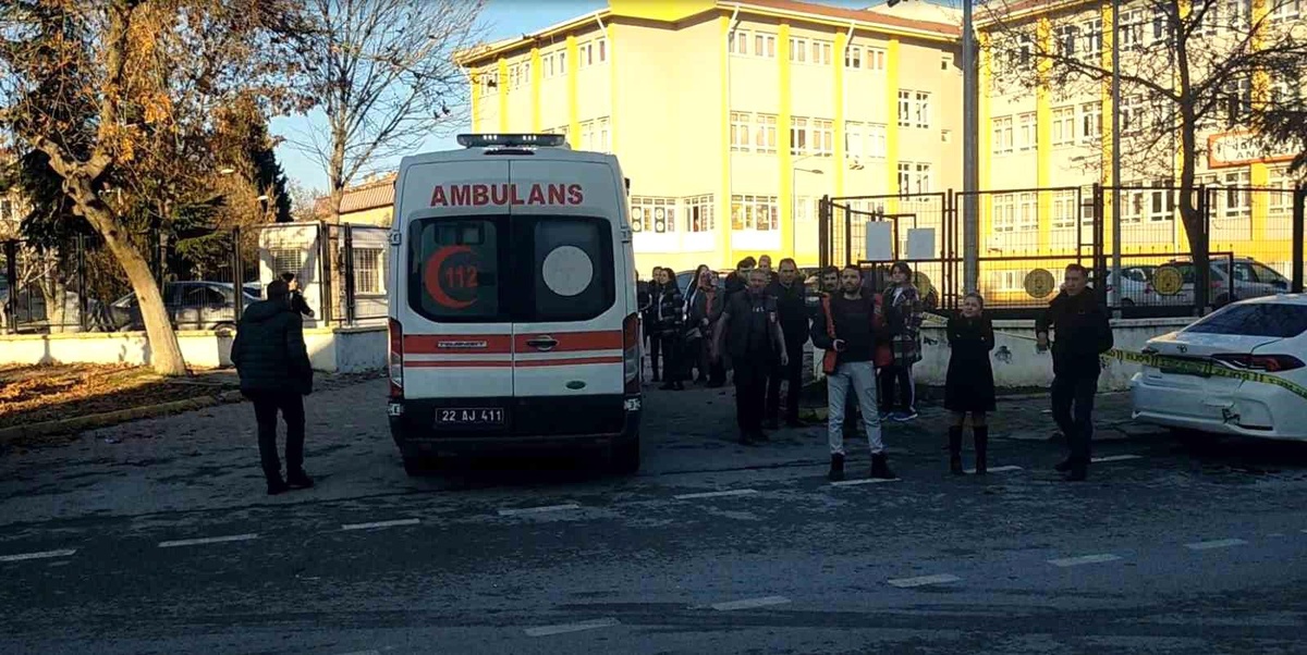 Edirne\'de Okul Çıkışı Bıçaklı Saldırı
