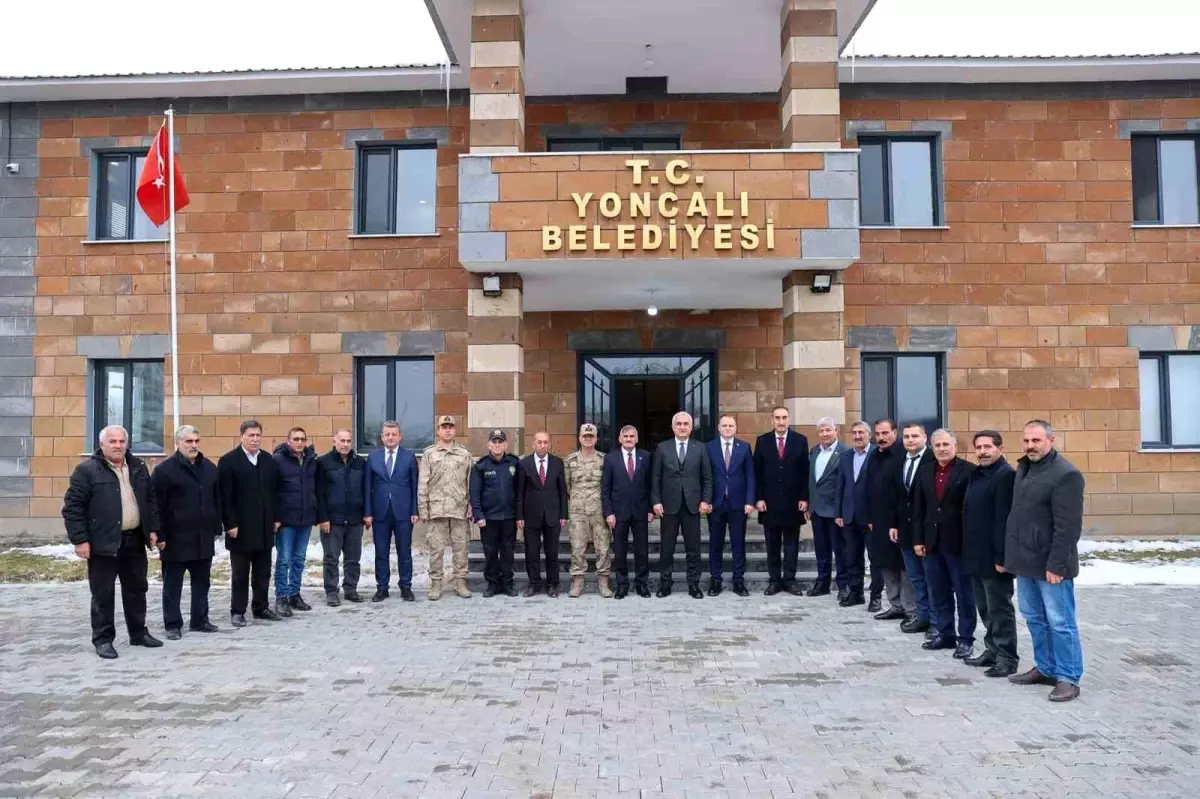 Muş Valisi Avni Çakır, Yoncalı Belde Belediyesini Ziyaret Etti