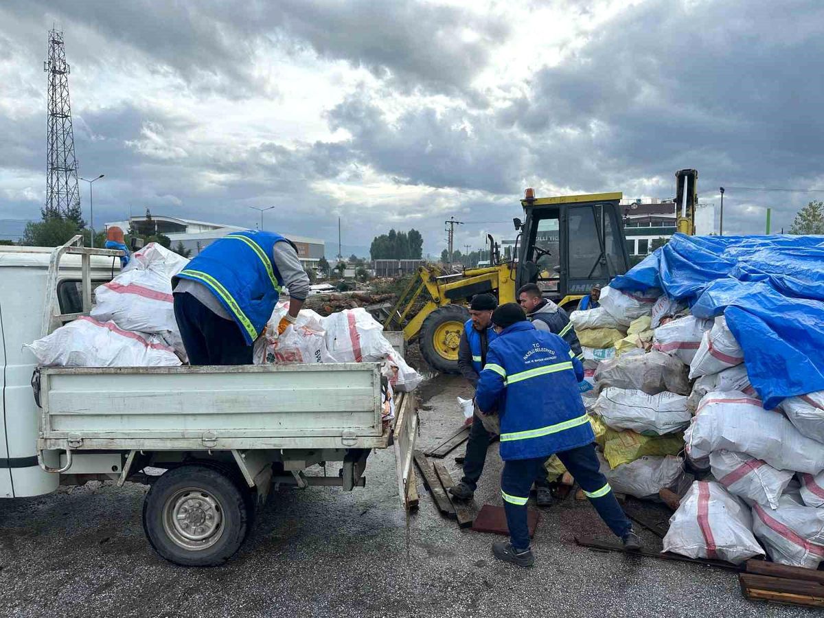 Nazilli Belediyesi\'nden İhtiyaç Sahiplerine Yakacak Yardımı