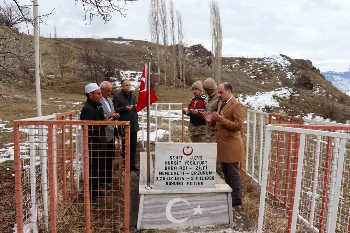 Oltu Kaymakamı, Şehit Hurşit Yeşilyurt\'un Kabir Ziyaretini Gerçekleştirdi