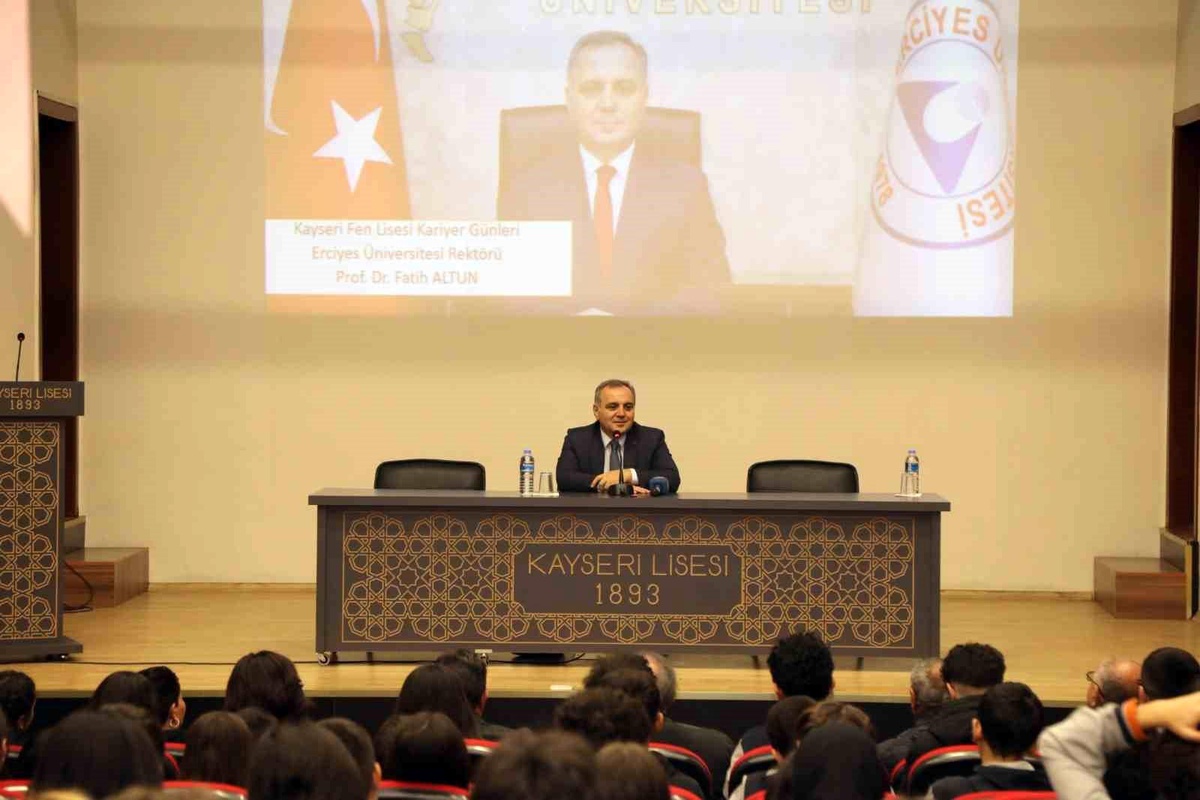Rektör Altun, Kayseri Lisesi Öğrencileriyle Buluştu
