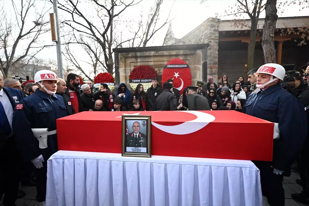 Şehit Tuğgeneral İsa Baydilli, Kayseri\'de son yolculuğuna uğurlandı