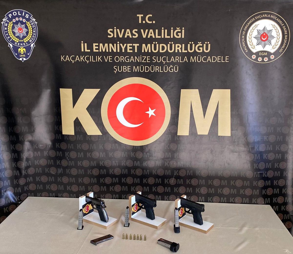 Sivas\'ta Kaçak Silah Operasyonu: 3 Tutuklama