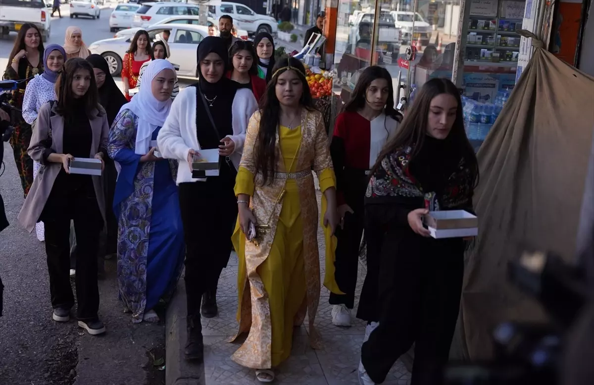 Suriyeliler Baas Rejiminin Çöküşünü Kutladı