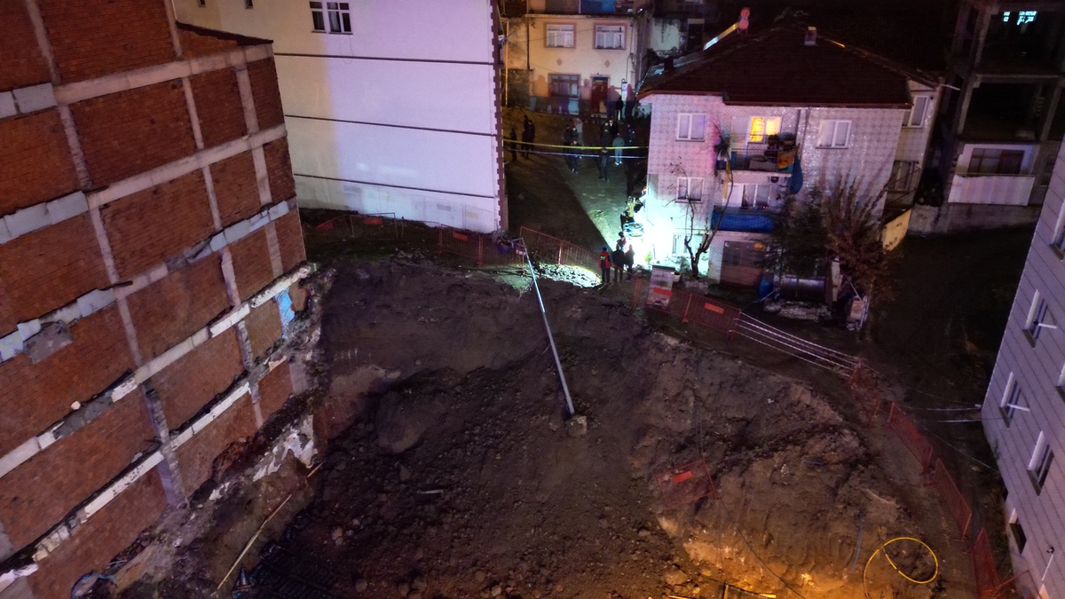 Tokat\'ta İnşaat Alanında Toprak Kayması: 3 Bina Tahliye Edildi