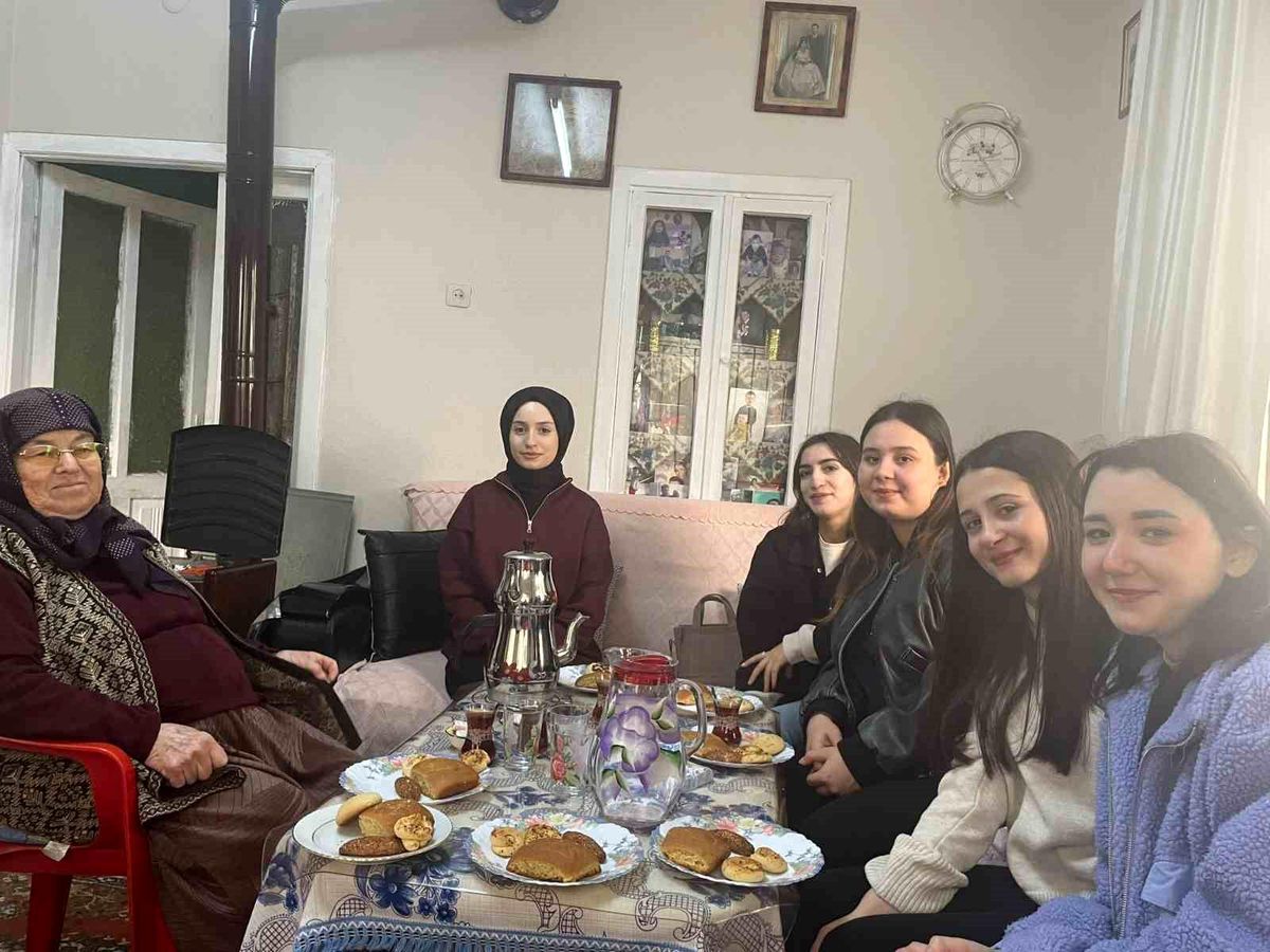 Öğrencilerden Anlamlı Ziyaretler