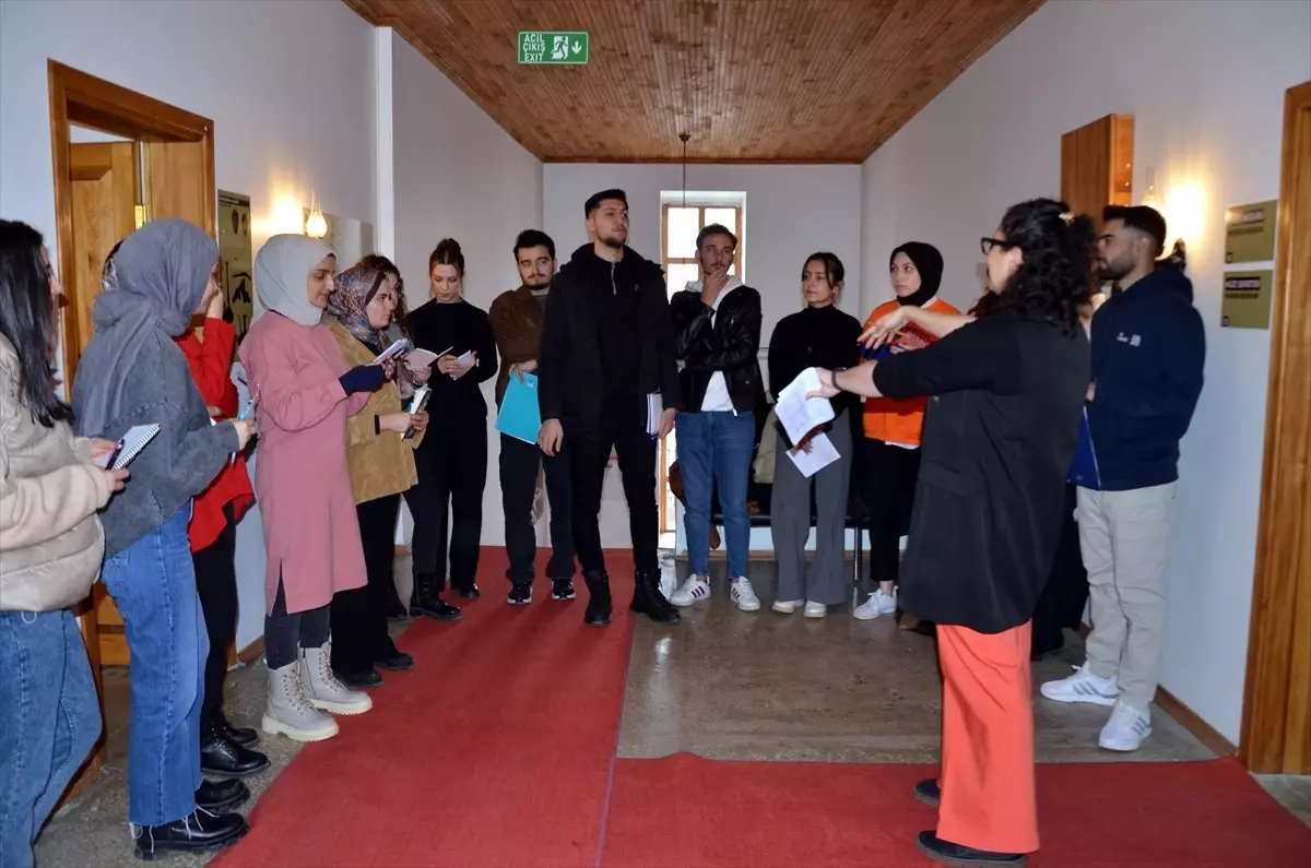 Muş\'ta Öğrenciler Müzede Uygulamalı Ders Aldı