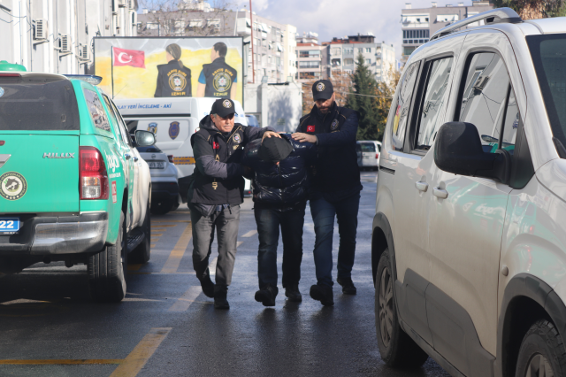 35 yıllık komşusunun duvarını yıktı, eşyalarını çaldı 35 yıllık komşusunun duvarını yıktı, eşyalarını çaldı