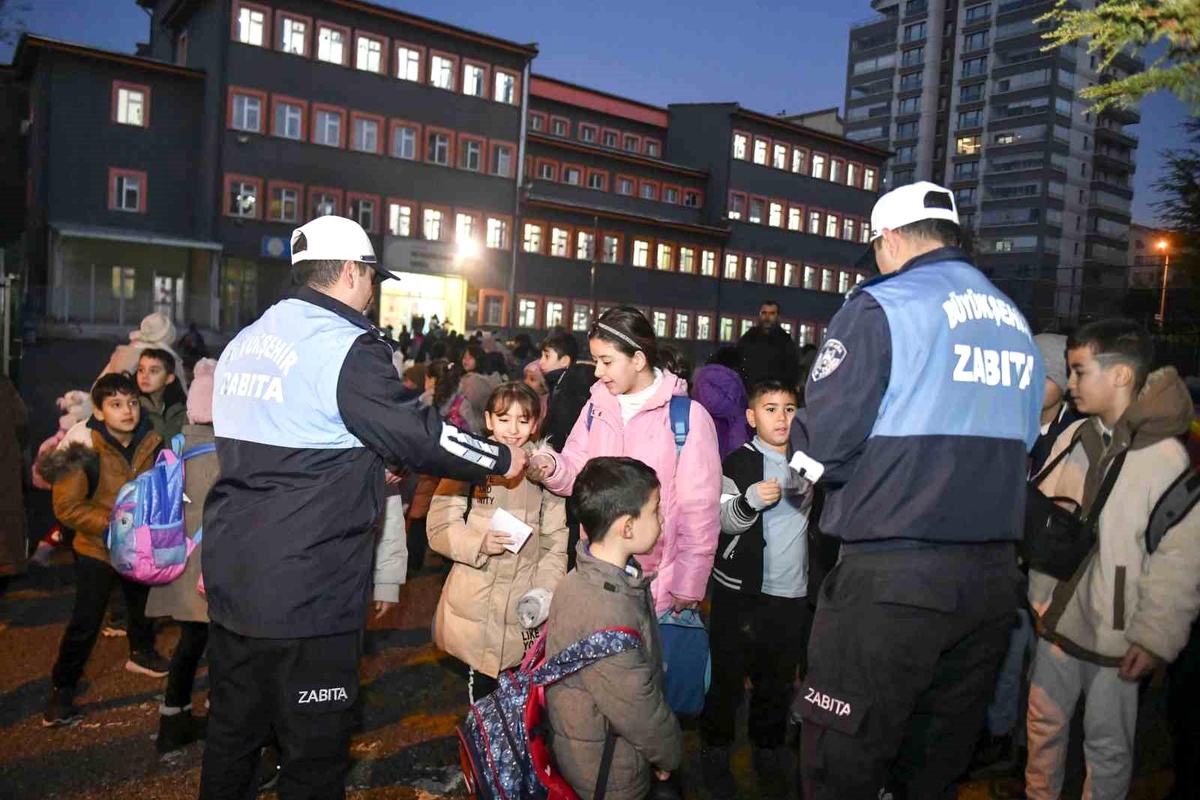 Ankara\'da Reflektörlü Okul Güvenliği Uygulaması Başladı