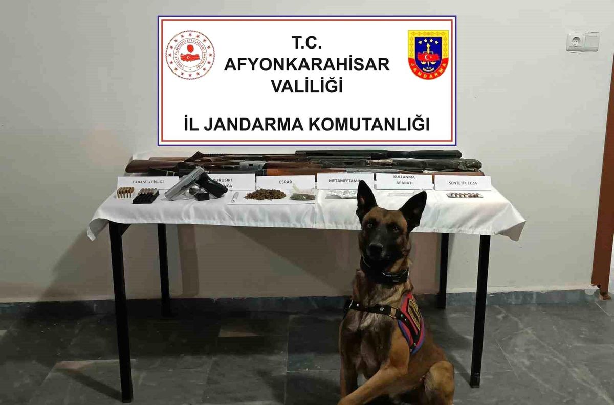 Afyonkarahisar\'da Uyuşturucu ve Silah Operasyonu