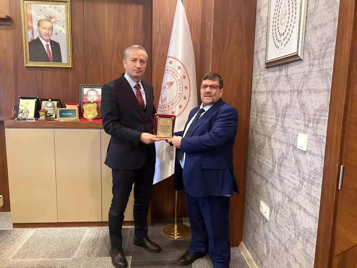 Eğitimci Recep Kasar Emekli Oldu