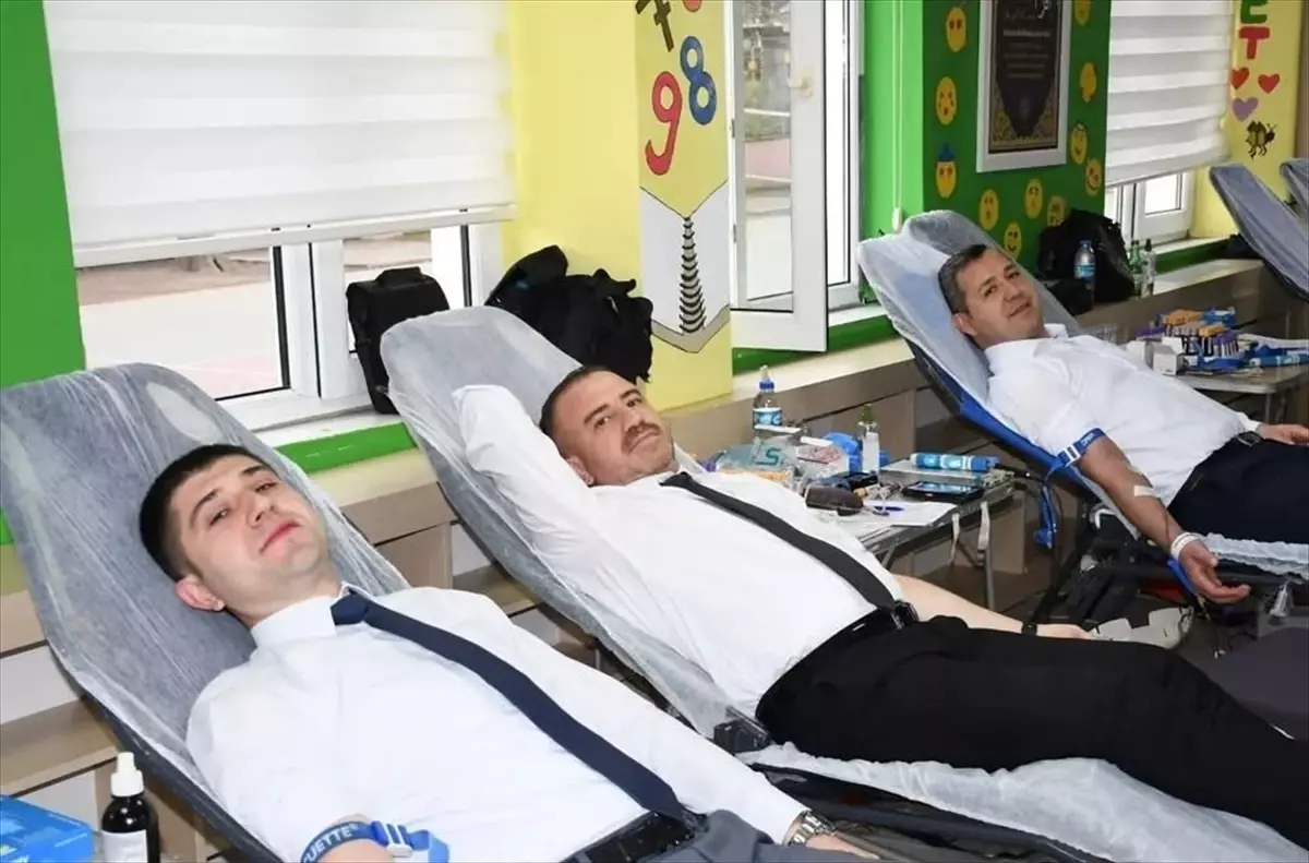 Alaçam\'da Kan Bağışı ve Restoran Açılışı