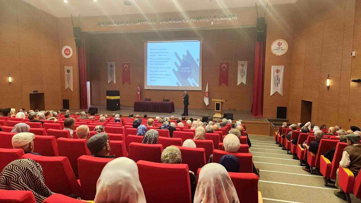 Umreye Hazırlık Seminerleri Düzenlendi
