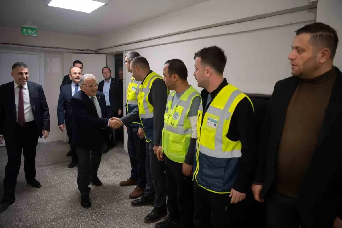 Başkan Büyükkılıç, Teknik Bakım Ekibiyle Bir Araya Geldi