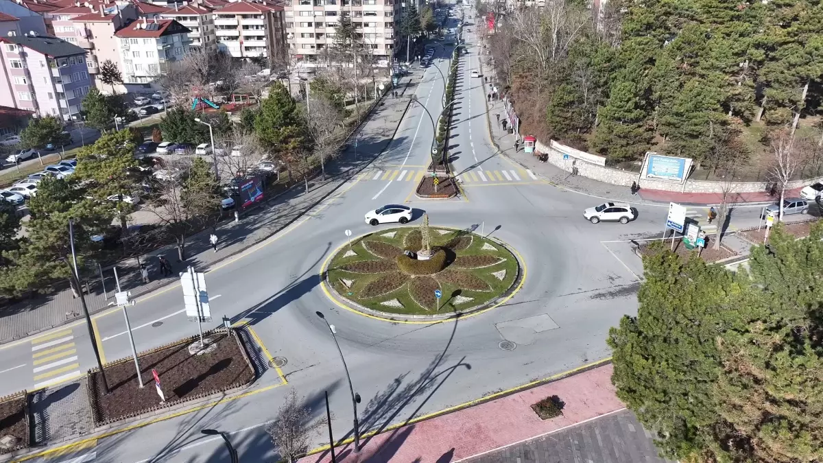 Bolu\'da Trafik Işıkları Kaldırıldı, Akıllı Dönel Kavşaklar Kuruldu