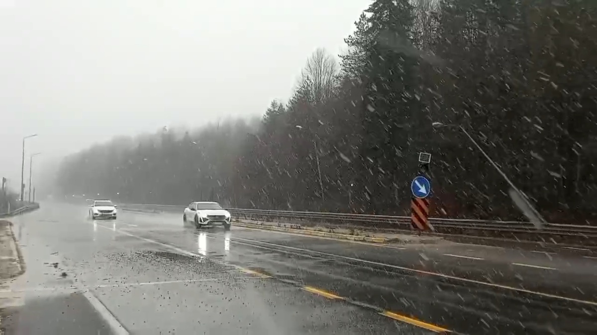 Bolu Dağı\'nda Kısa Süreli Kar Yağışı