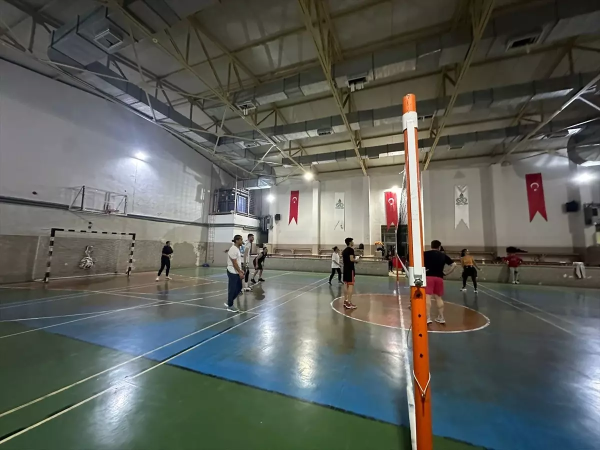 Çukurova Efes Spor Kulübü yetişkin voleybolu etkinlikleri düzenlemeye başladı