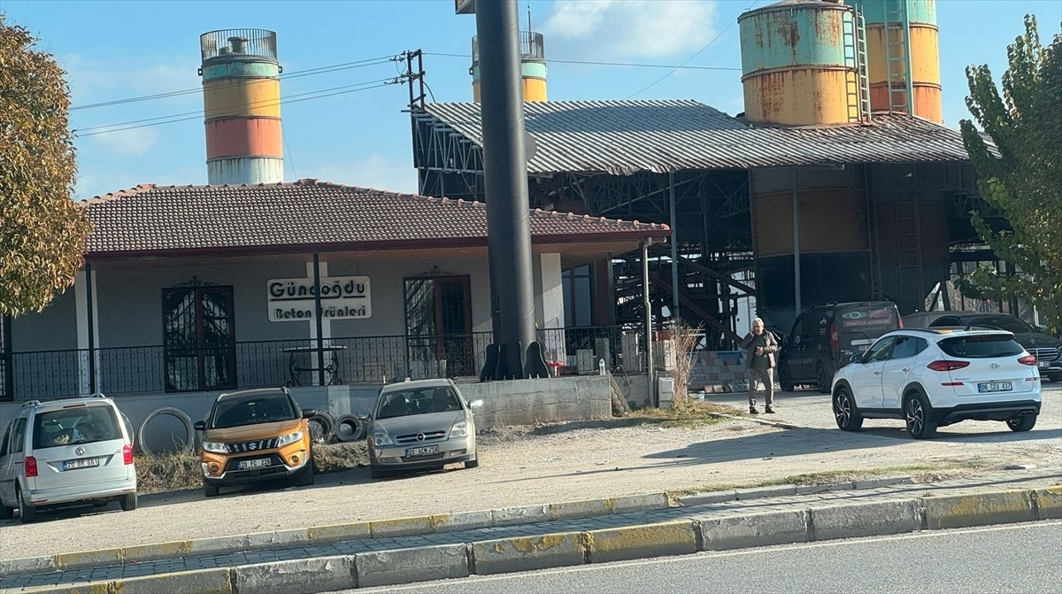 Denizli\'de Silahlı Kavga: İş Yeri Sahibi Öldürüldü