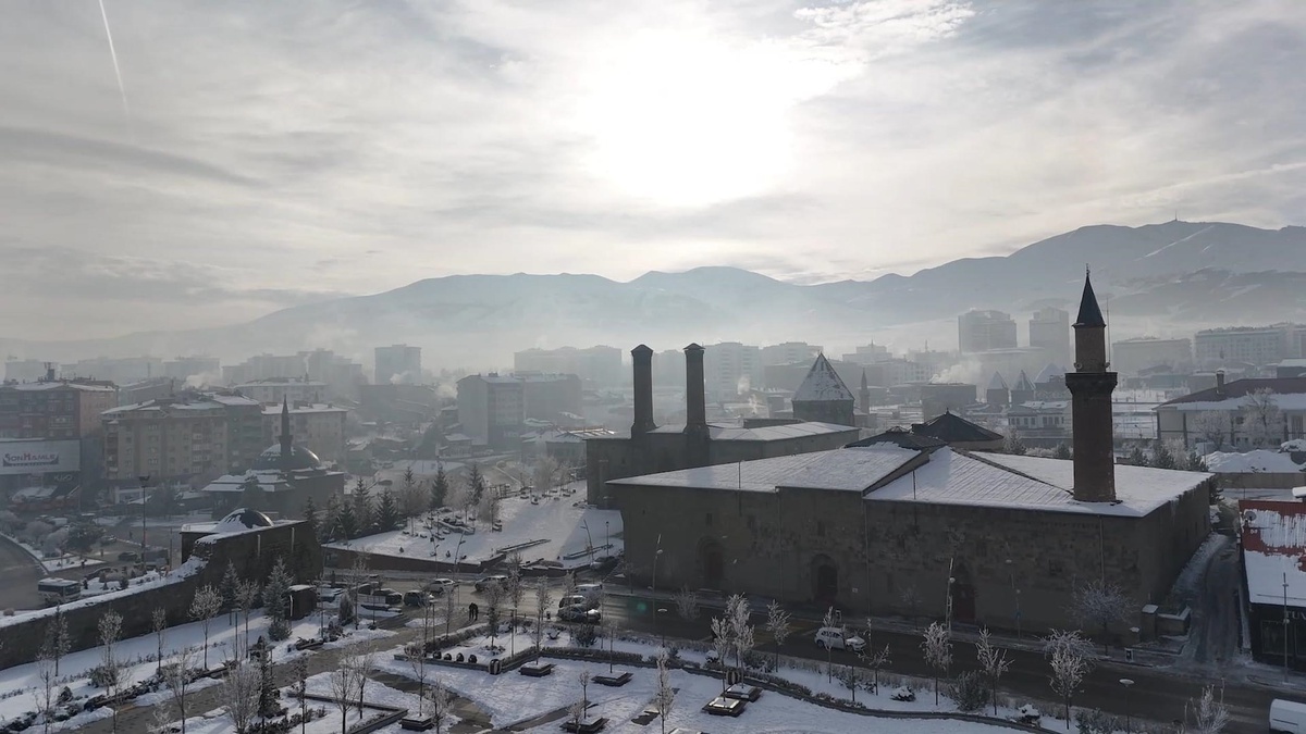 Erzurum\'da 3 Gün Boyunca Etkili Olan Sis, Dron ile Görüntülendi