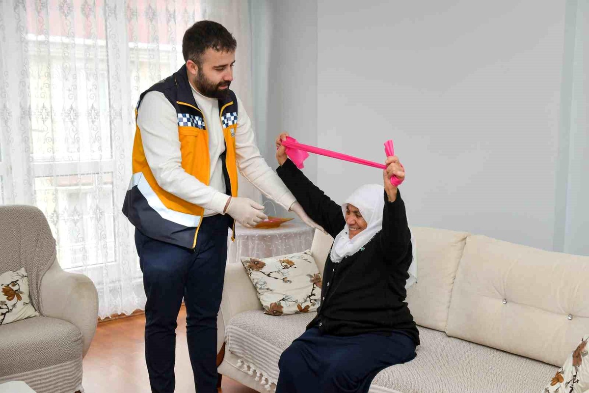 Esenyurt Belediyesi Evde Fizik Tedavi Hizmeti ile Hastaları Sağlığına Kavuşuyor