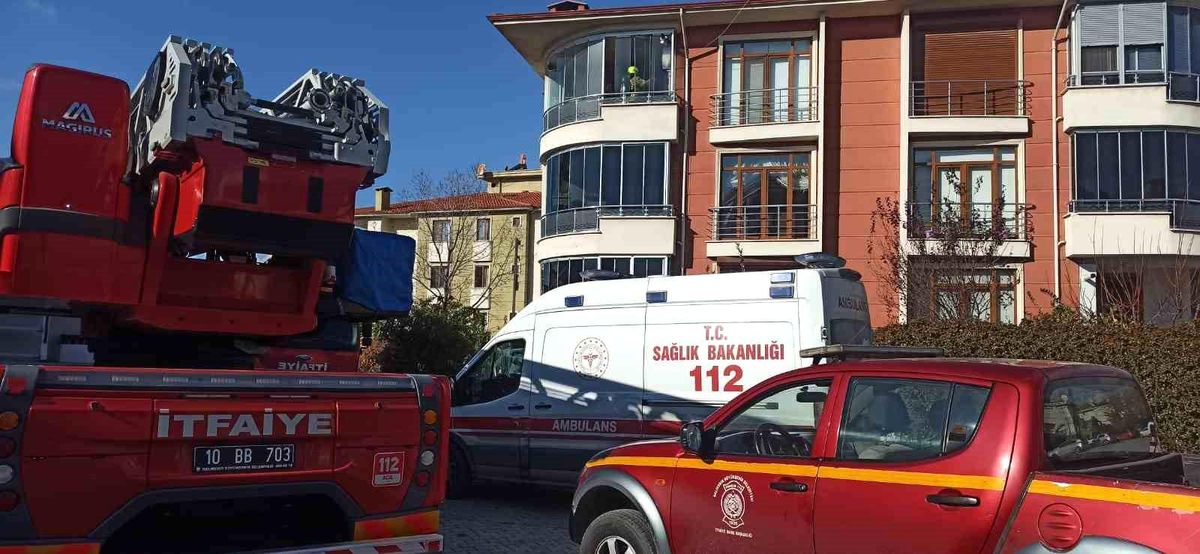 Edremit\'te Ev Yangını: İtfaiye Hızla Müdahale Ederek Söndürdü
