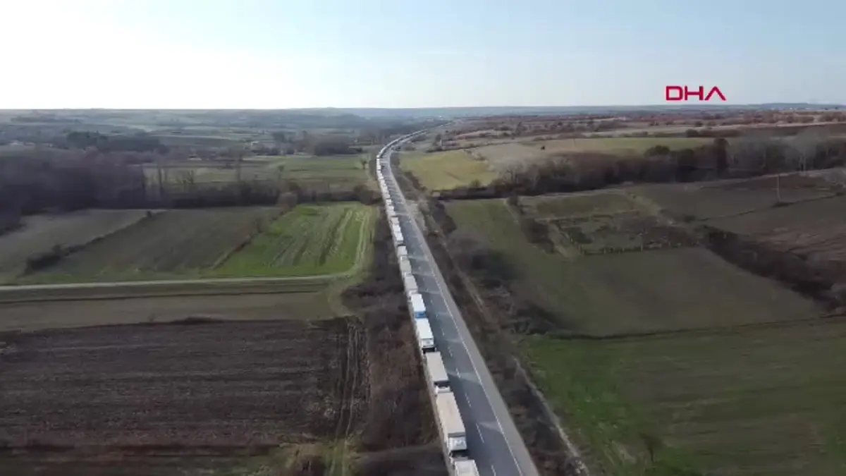 Edirne\'de Hamzabeyli Sınır Kapısı\'nda 31 Kilometre TIR Kuyruğu