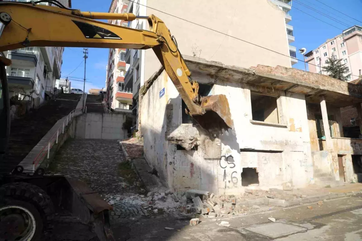 İlkadım Belediye Başkanı Kurnaz: Metruk Binalar Yıkılacak