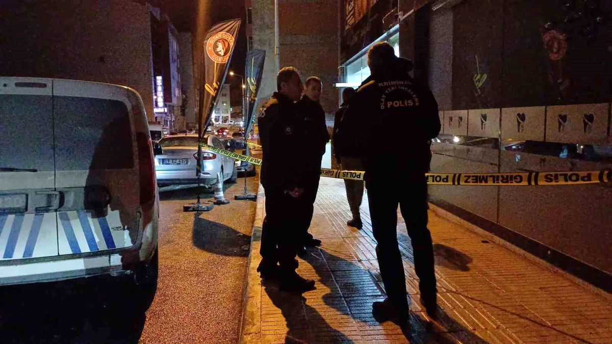 Çorum\'da İş Yerine Kurşun Sıkıldı