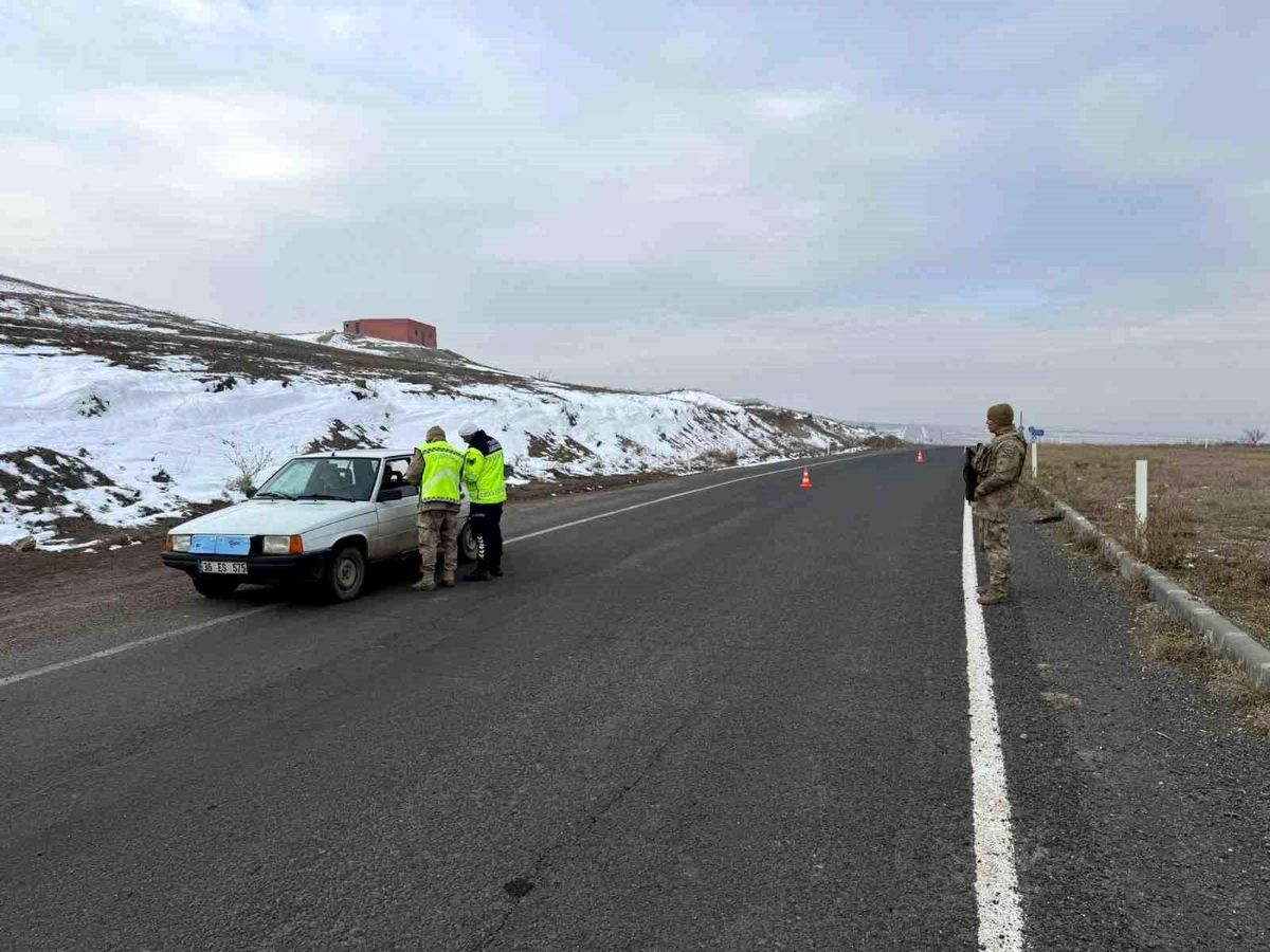 Kars\'ta Trafik Denetimi: 8 Araç Men Edildi
